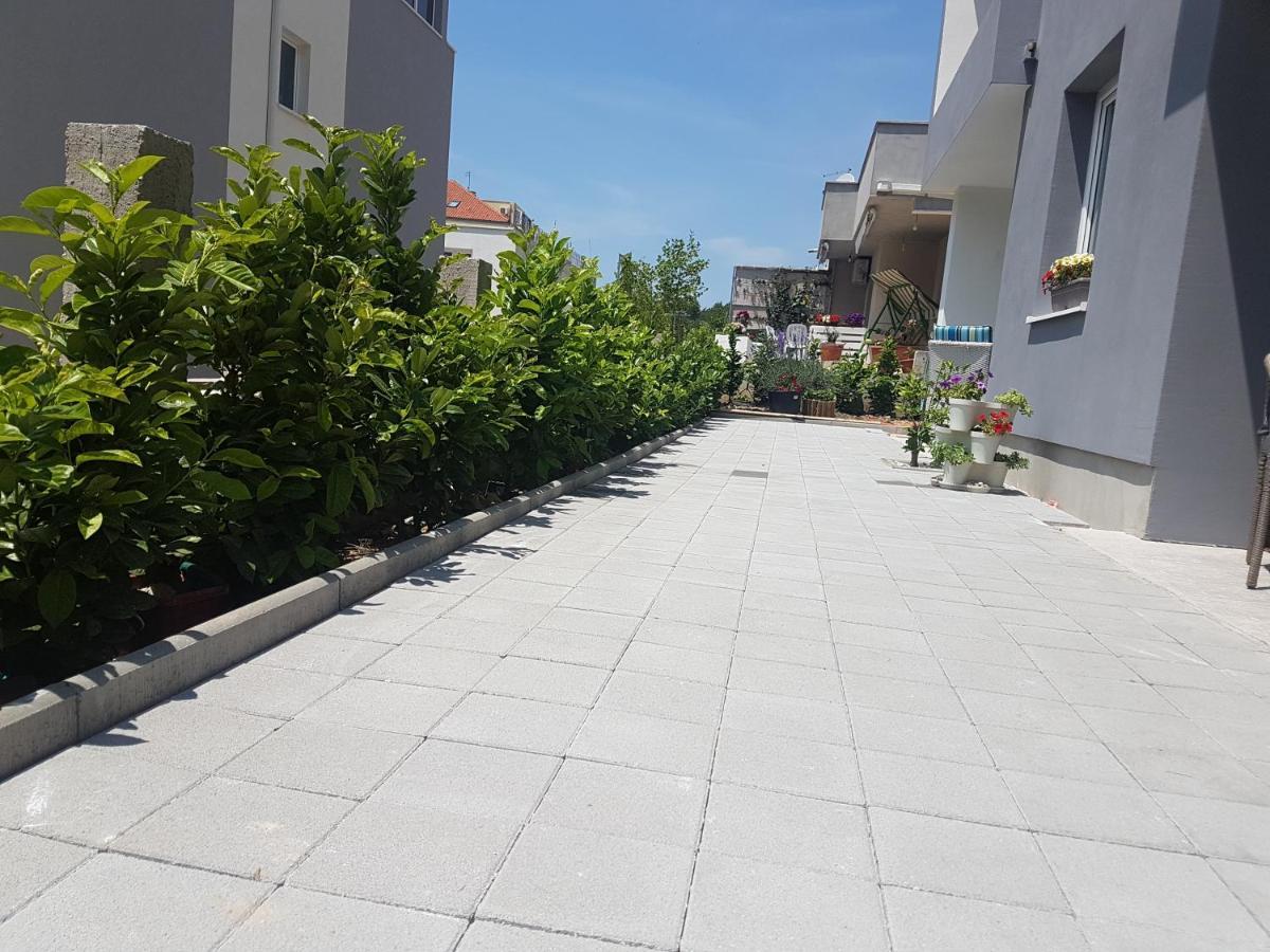 Apartments Marusic Макарска Экстерьер фото