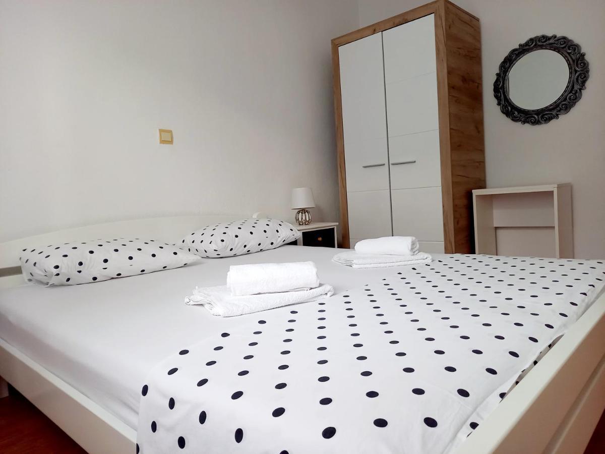 Apartments Marusic Макарска Экстерьер фото
