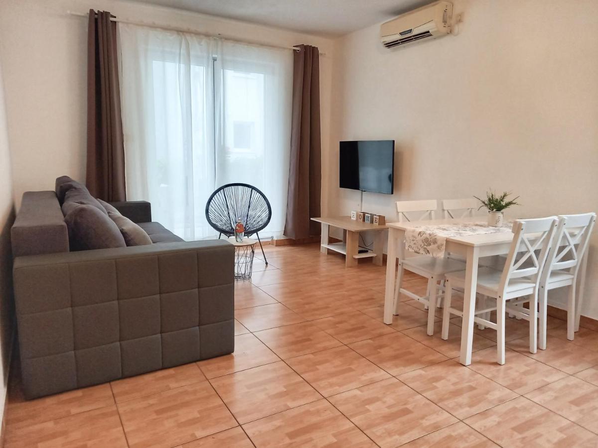 Apartments Marusic Макарска Экстерьер фото