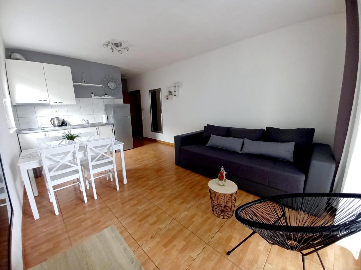 Apartments Marusic Макарска Экстерьер фото