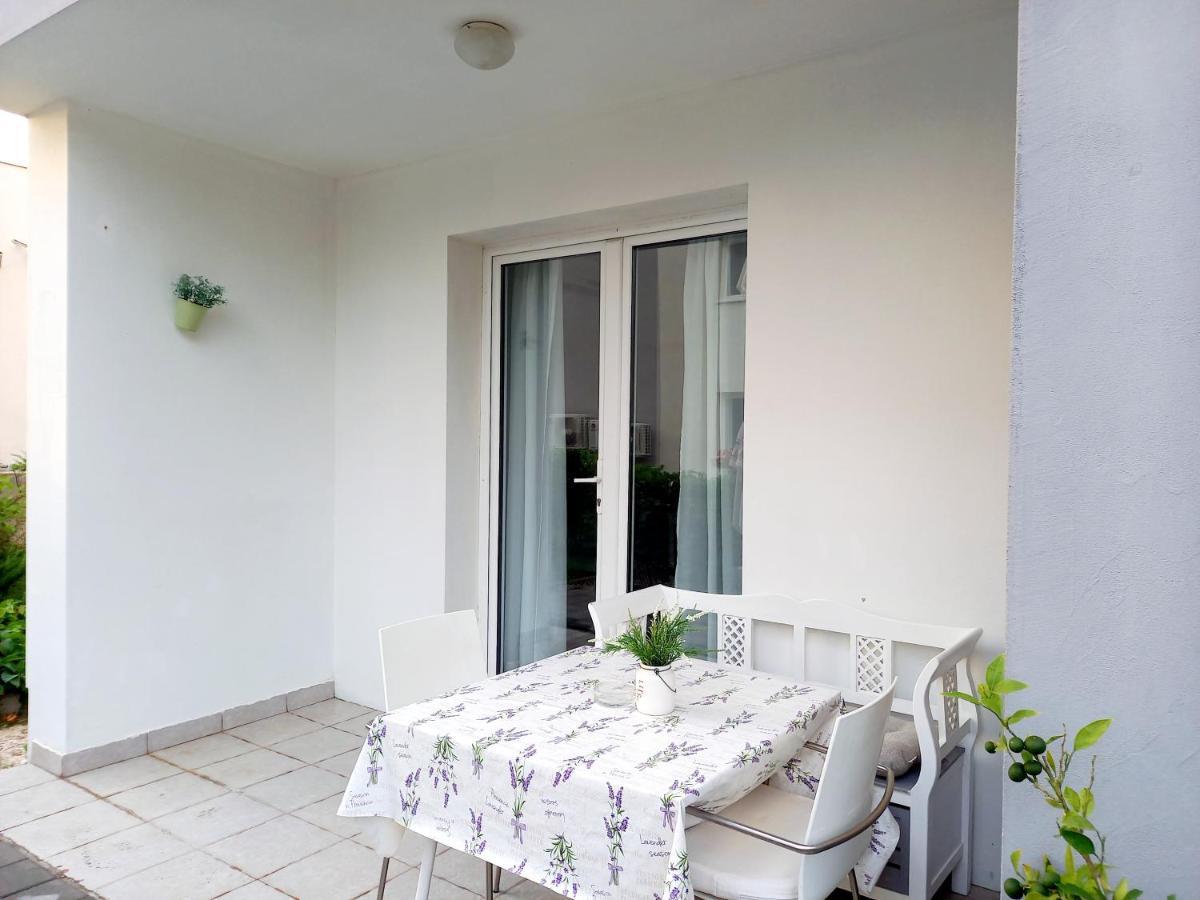 Apartments Marusic Макарска Экстерьер фото