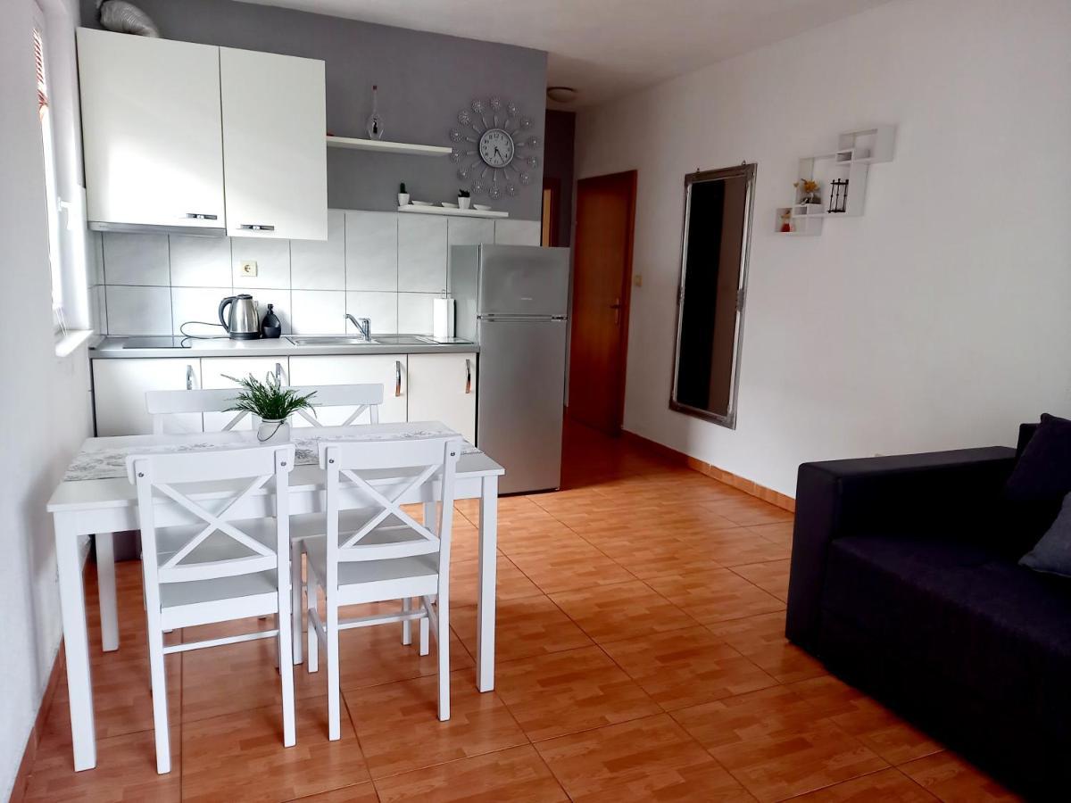 Apartments Marusic Макарска Экстерьер фото