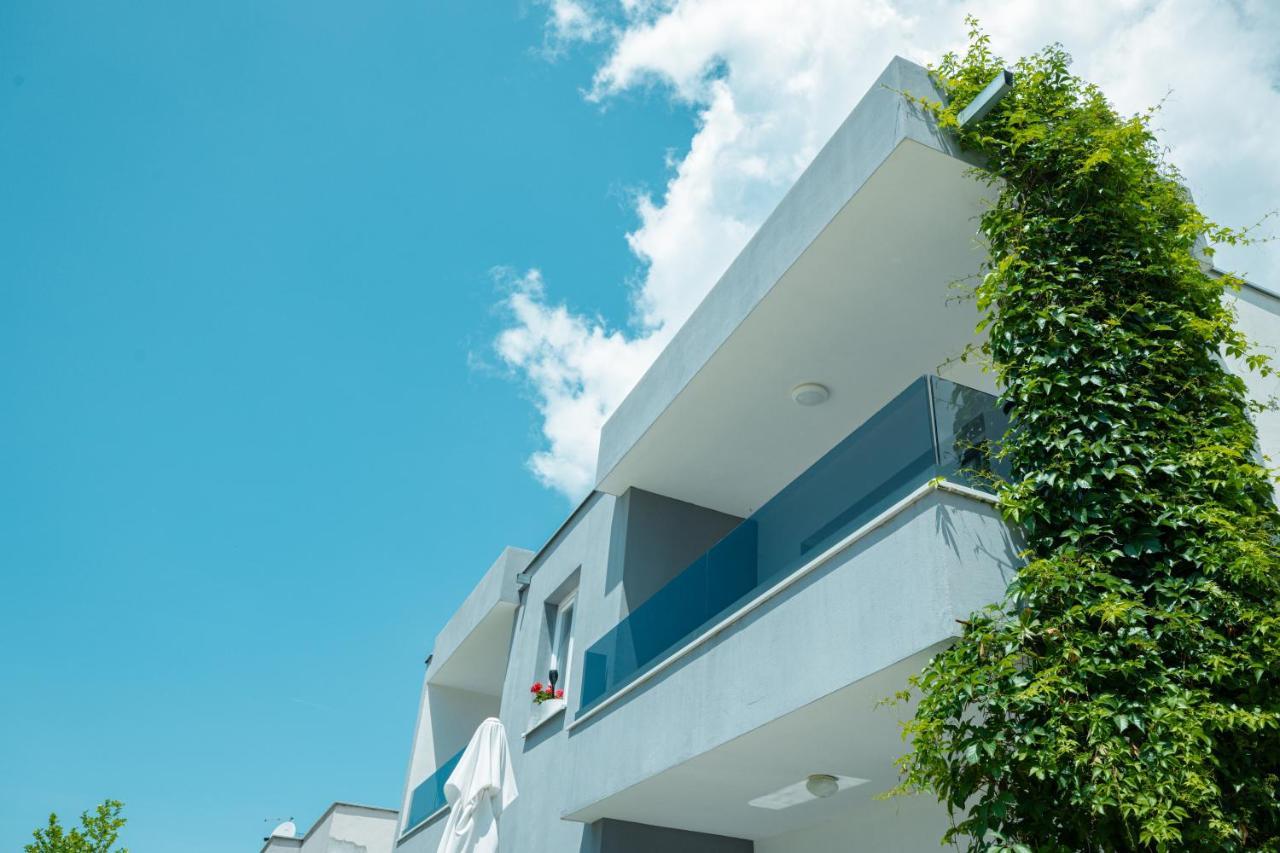 Apartments Marusic Макарска Экстерьер фото