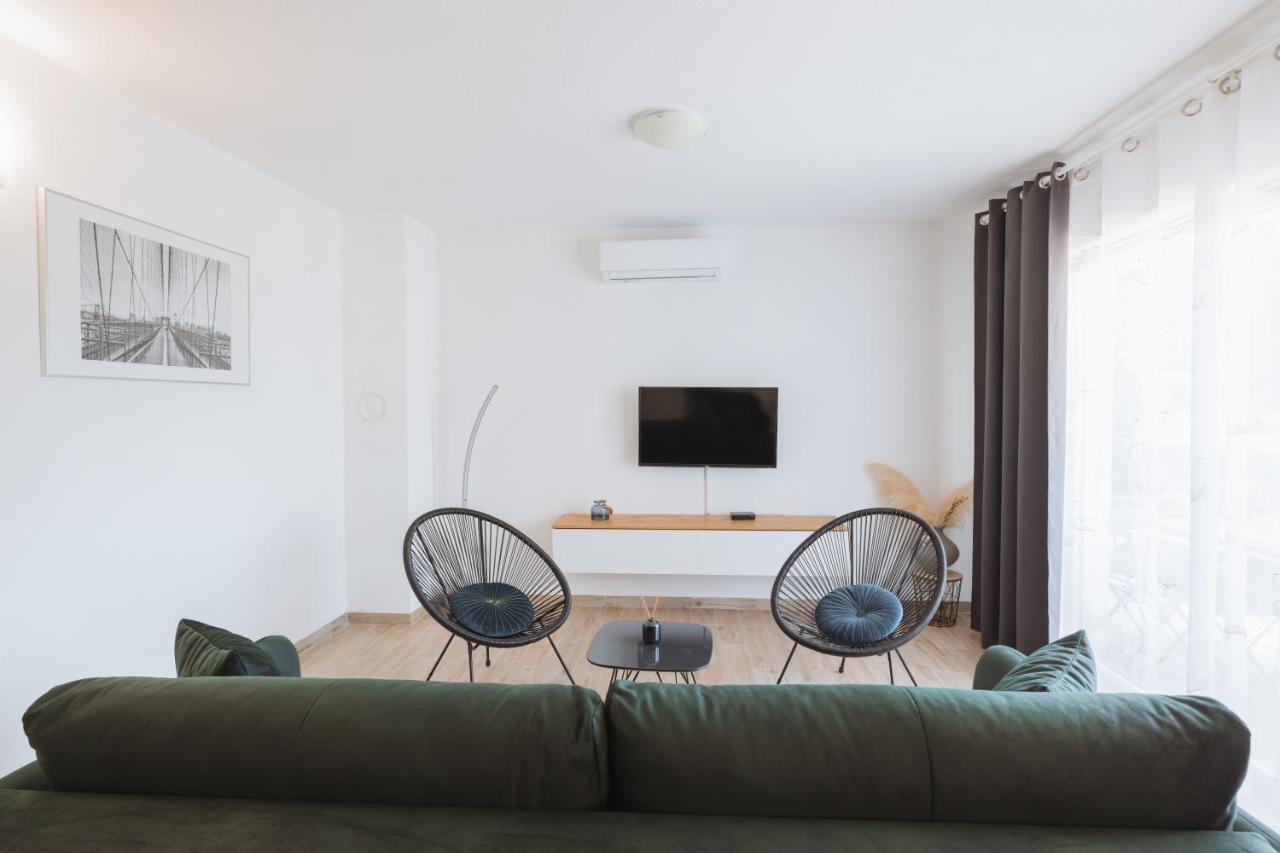 Apartments Marusic Макарска Экстерьер фото