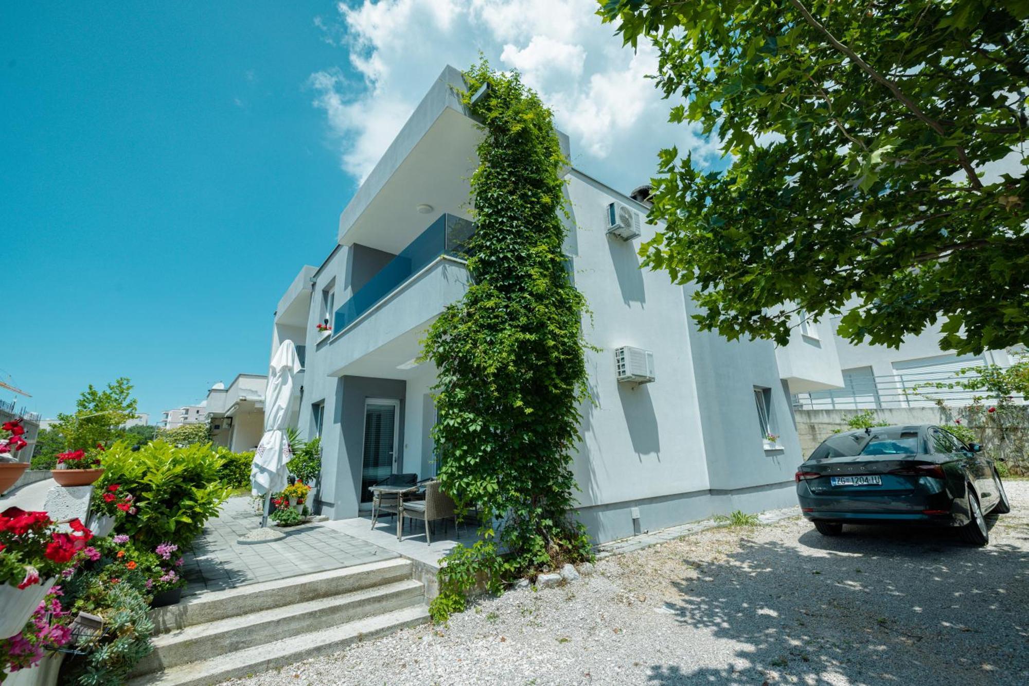 Apartments Marusic Макарска Экстерьер фото